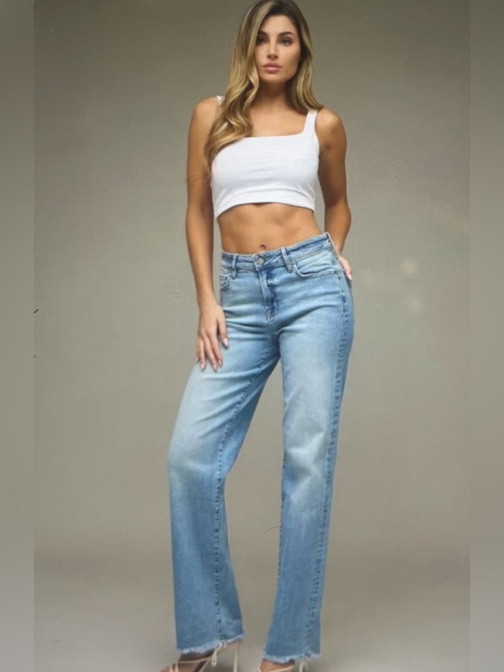 Hidden brand  (Ella) Clean Frayed Hem Classic Straight Leg Jeans NWOT